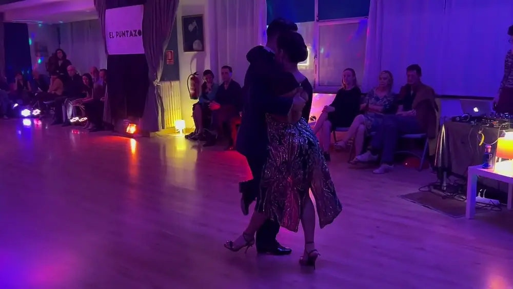 Video thumbnail for Paulina Mejia y Juan David Vargas - Pa que bailen los muchachos, Troilo - Fiorentino (1/3)
