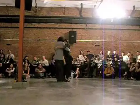 Video thumbnail for Bruno Tombari y Mariángeles Caamaño bailando un tango en Loca, Buenos Aires 3