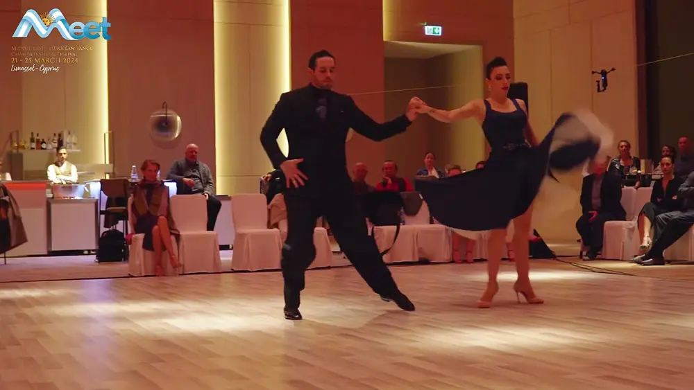 Video thumbnail for Juan Malizia & Manuela Rossi dance Típica Messiez - De Vidrio