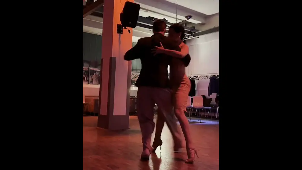 Video thumbnail for Silvina Tse & Murat Erdemsel - Caressing the dance floor in Galeria Ideal - Wien