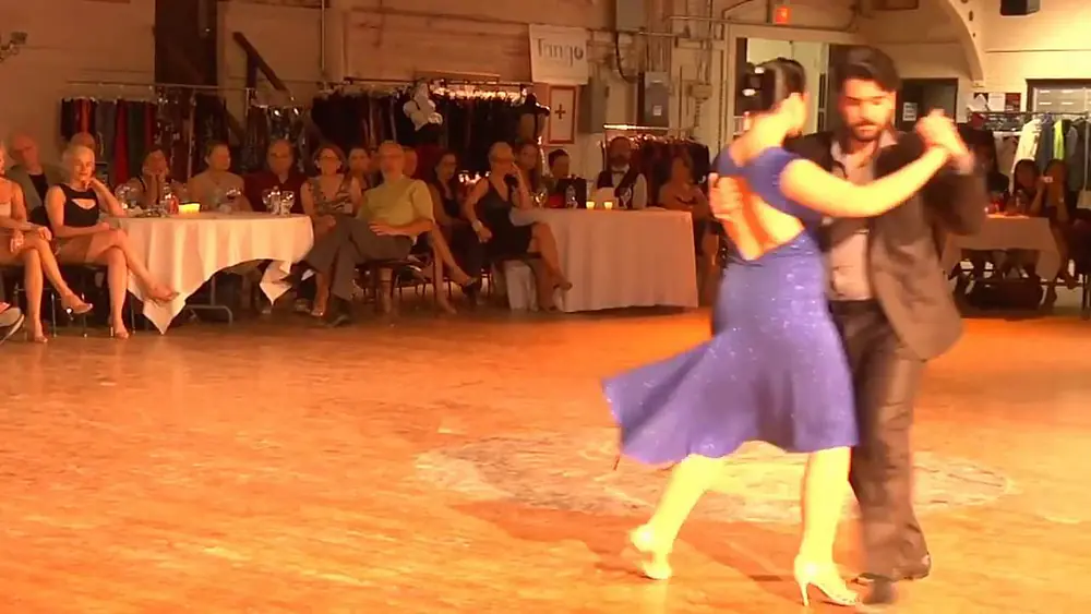 Video thumbnail for Ariadna Naveira & Fernando Sanchez - Cuento azul