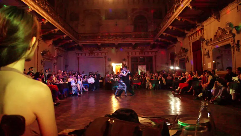 Video thumbnail for Sabrina e Ruben Veliz - Tus palabras y la noche (Di Sarli)