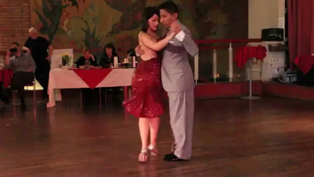 Video thumbnail for Julieta Qüesta & Rauli Choque, Milonga