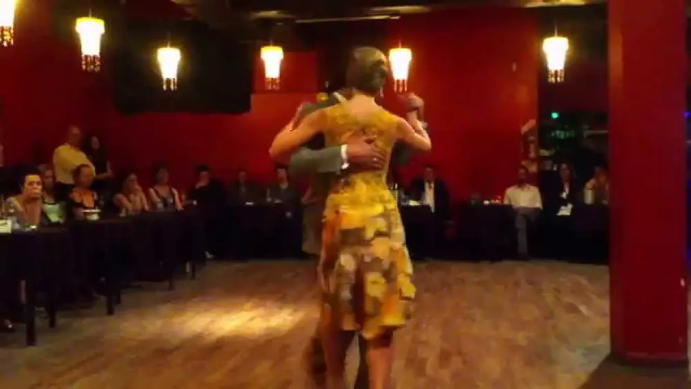 Video thumbnail for Bailaron Josefina Bermudez Avila & Fabian Peralta, en la milonga El Beso - 18/01/15