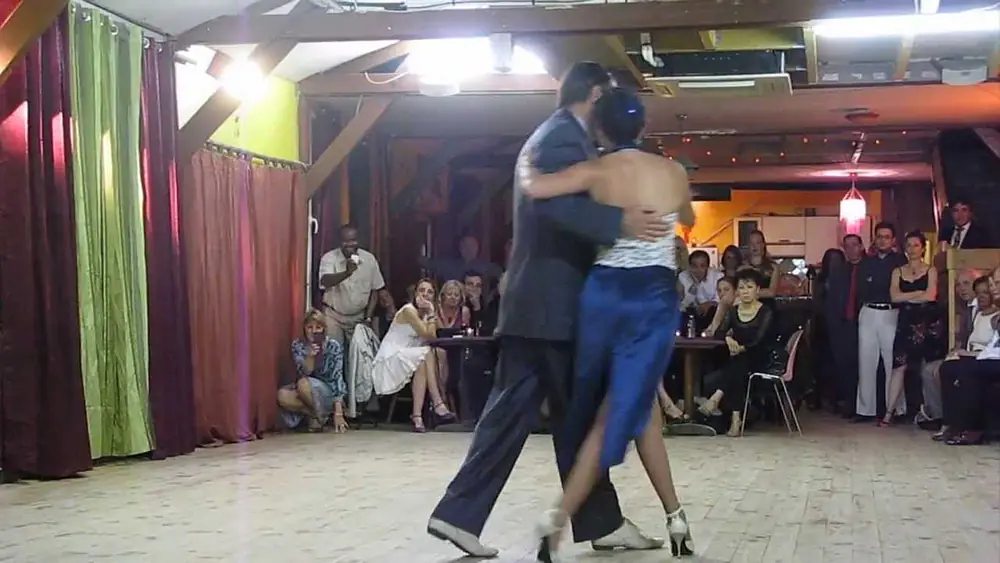 Video thumbnail for Le chantier   Paris   Denise et Thierry Guardiola   Cantemos corazon