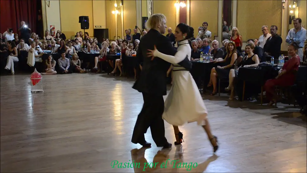 Video thumbnail for AGUSTINA VIGNAU y HUGO MASTROLORENZO Bailando el Tango BALADO PARA UN LOCO en YIRA YIRA MILONGA