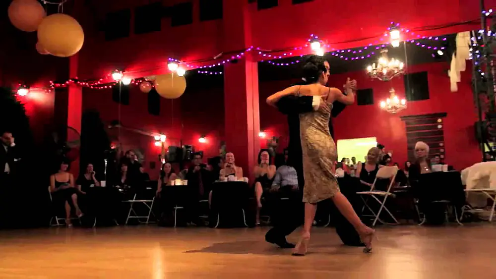 Video thumbnail for Tango "Toda Mi Vida" performed by Luna Palacios and Meng Wang