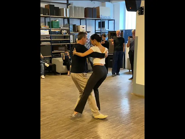 Video thumbnail for Tango workshop: Murat Erdemsel & Silvina Tse. Sacadas versus Colgadas
