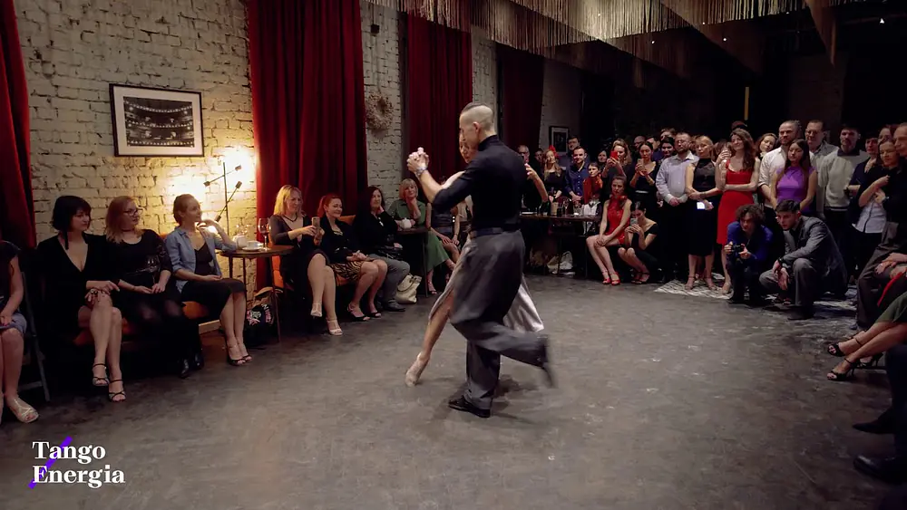 Video thumbnail for Silvina Tse and Michael Nadtochi - Amor Cobarde