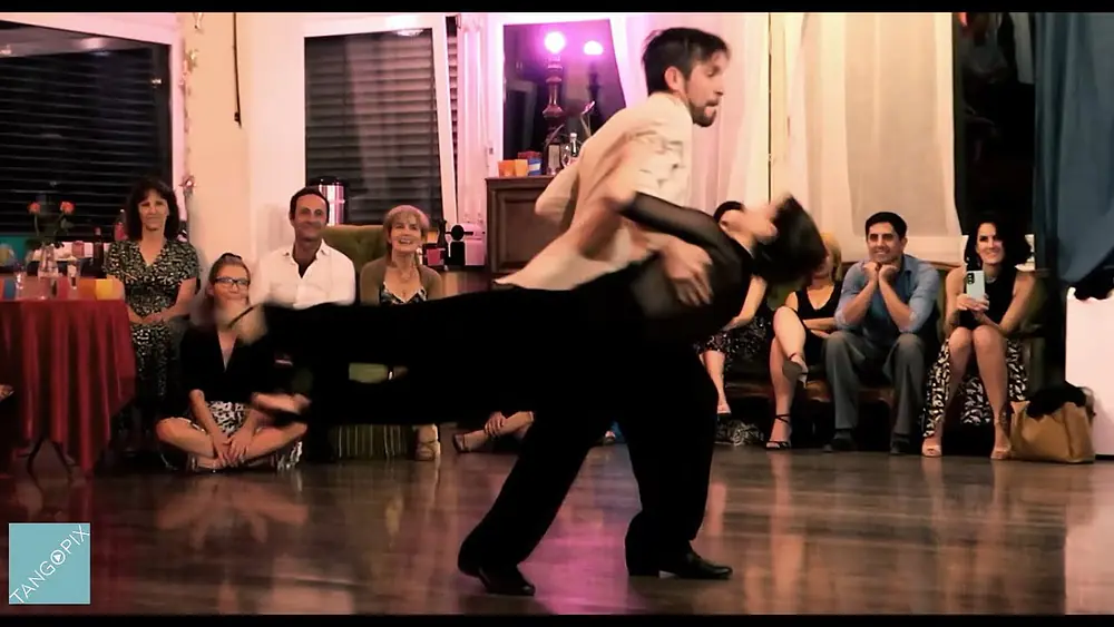 Video thumbnail for Mariela Sametband & Guillermo "El Peque" Barrionuevos dance Juan D'Arienzo - Cabeza de Novia CRAZY !