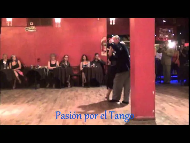 Video thumbnail for COCA y OSVALDO CARTERY Bailando el Tango UNA VEZ en la MILONGA DE LAS MOROCHAS