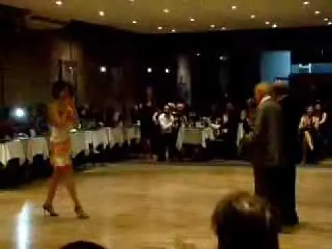 Video thumbnail for 2014 marzo, Ricardo Suarez baila con Tati Caviglia en Cachirulo