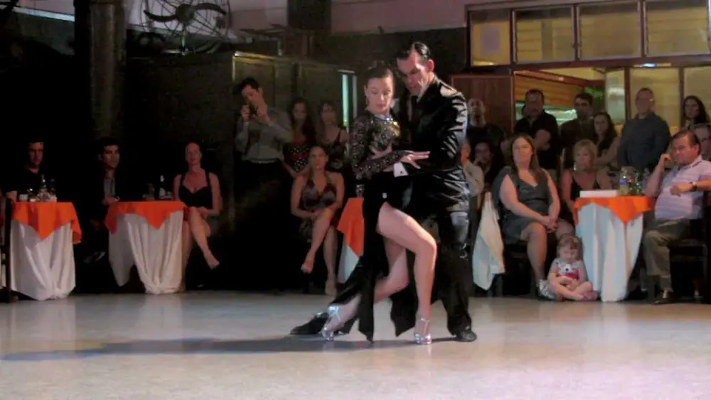Video thumbnail for Valeria Maside and Anibal Lautaro perform tango at Fruto Dulce Tangos