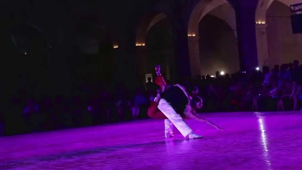 Video thumbnail for Gustavo Rosas y Gisela Natoli - Catania Tango Festival 2013 - "Tango Suite Show" -Video 2-2