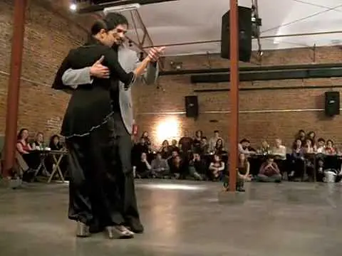 Video thumbnail for Bruno Tombari y Mariángeles Caamaño bailando un tango en Loca
