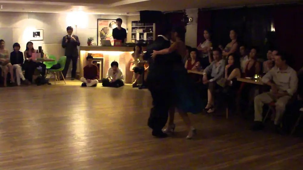 Video thumbnail for Roxana Suarez & Sebastian Achaval ~~~ Tango salon.