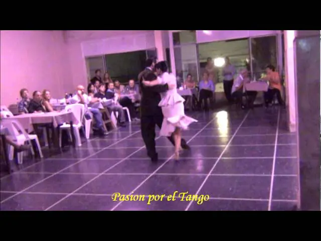 Video thumbnail for CLARISSA SANCHEZ y JOHN ERBAN bailando el tango FRUTO DULCE en FLOREAL MILONGA