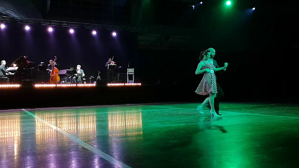 Video thumbnail for Tarbes en Tango 2019 - DREAMS OF TANGO - Maria Belen Giachello & Santiago Giachello