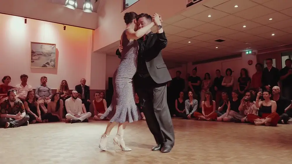 Video thumbnail for Veronica Toumanova & Asya Moiseeva - Lejos de ti