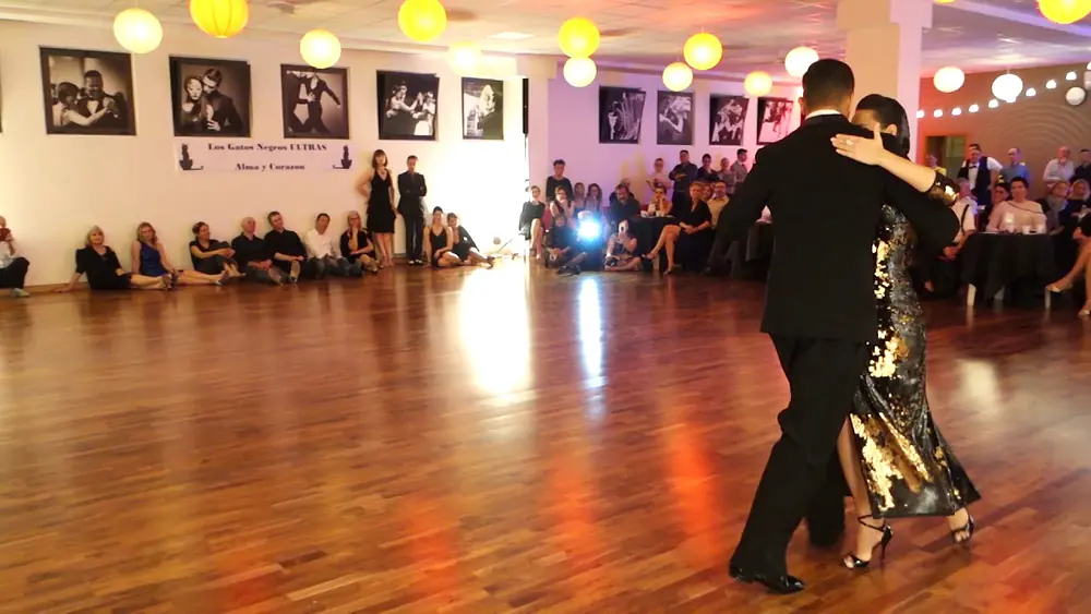 Video thumbnail for Mirella y Carlos Santos David - La  Serenada