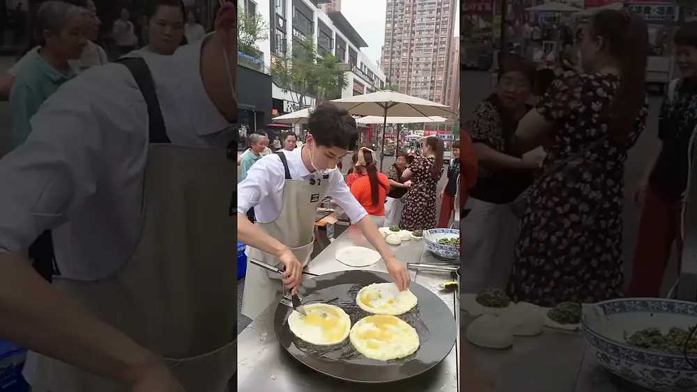 Video thumbnail of Making scallion pancakes and selling them to make money.