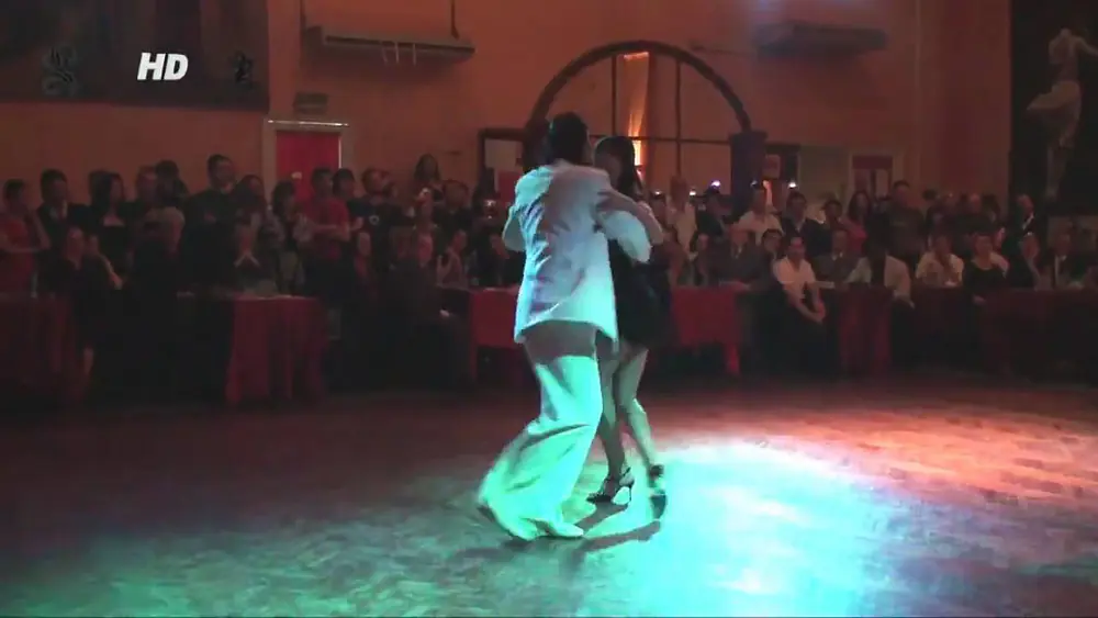 Video thumbnail for Tango argentino : Gustavo Rosas y Gisela en Canning agosto 2010