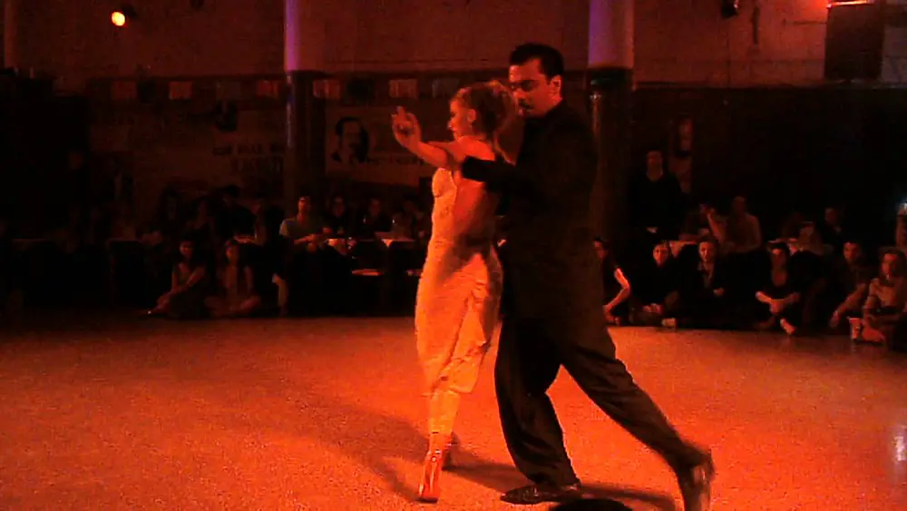 Video thumbnail for Leandro Gomez y Carolina Giannini en El Motivo Tango, 19/8/13