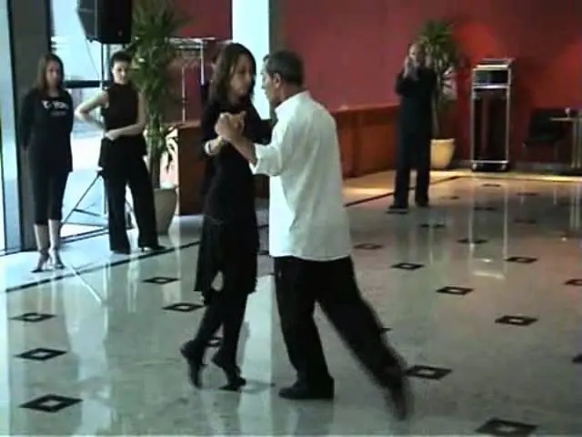 Video thumbnail for Osvaldo Zotto & Lorena Ermocida  - tango class - las sacadas de hombre y mujer