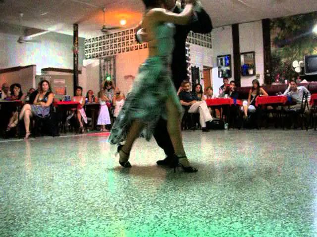 Video thumbnail for Jonathan Saavedra y Clarisa Aragon Tango: Esta Noche de Luna - Milonga Luna de Tango