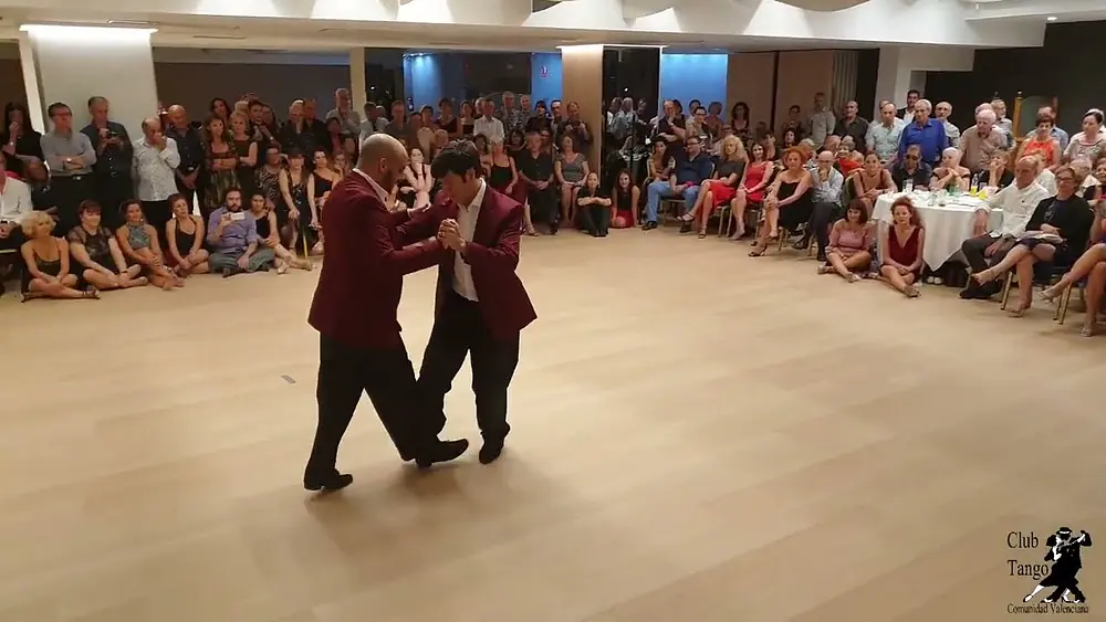 Video thumbnail for Claudio Cardona & Vito Muñoz dance Juan D'Arienzo - Recuerdos de la Pampa