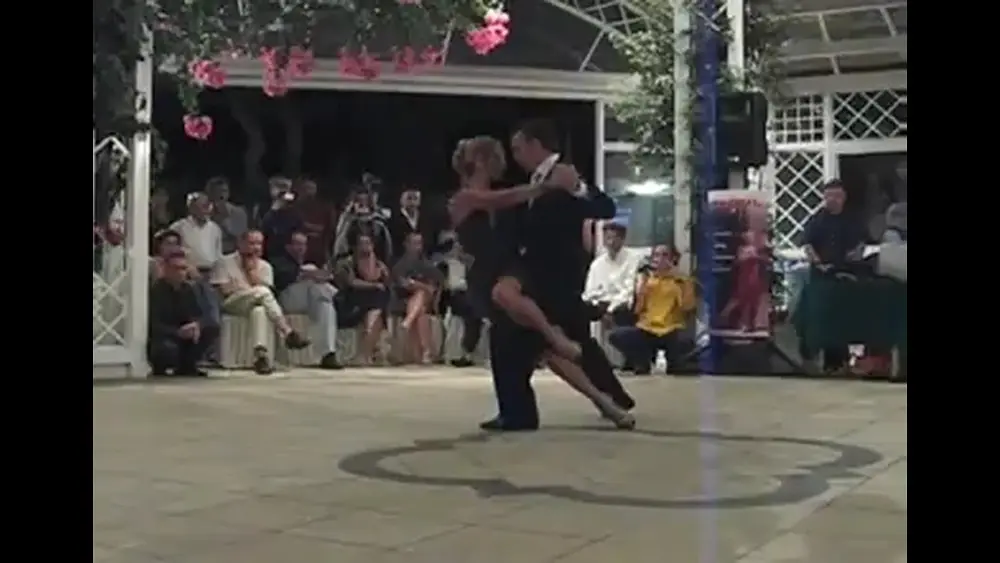 Video thumbnail for Alejandra Mantinan y Gabriel Misse #TangoMoment