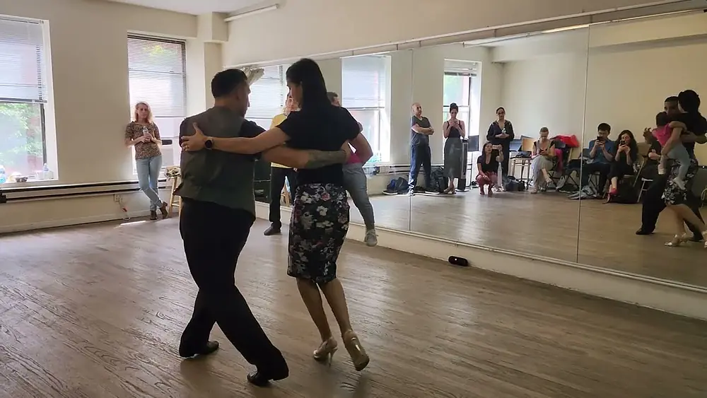 Video thumbnail for Argentine tango workshop - Sacadas with baby: Yesica Esquivel & Ariel Leguizamon