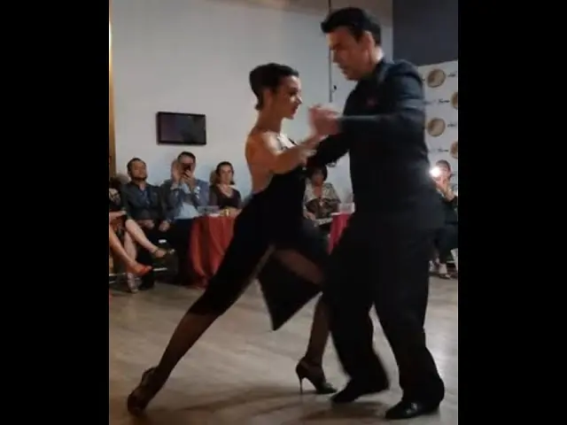 Video thumbnail for Argentine tango: Junior Cervila & Guadalupe Garcia - El Viejo Vals
