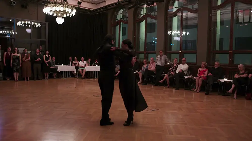 Video thumbnail for Oslo Tango feat. Geraldina Rojas & Ezequiel Paludi La Mariposa (5)