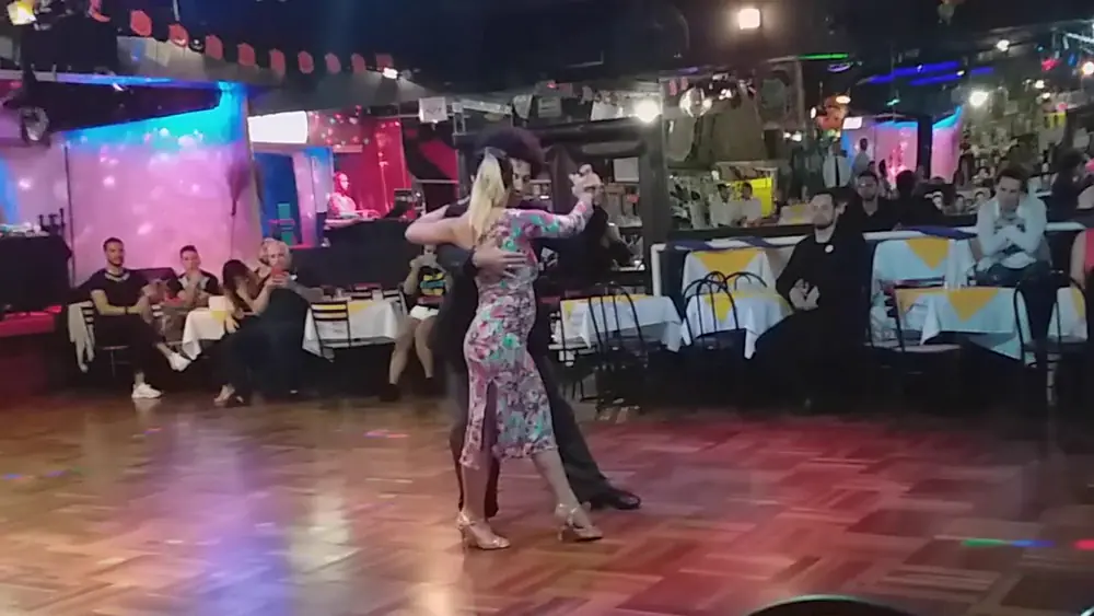 Video thumbnail for Vinicius Souza y Gaby Mataloni en Zais, São Paulo 2/3