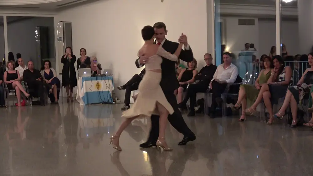 Video thumbnail for Juan Amaya e Valentina Garnier - XII Apulia Tango Festival - Bari - 01.06.2019   2.4