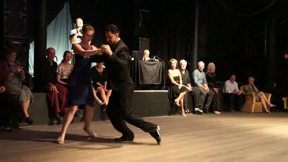 Video thumbnail for Sara Westin & Juan Pablo Canavire - (Flor del mal - Juan D'arienzo) 3