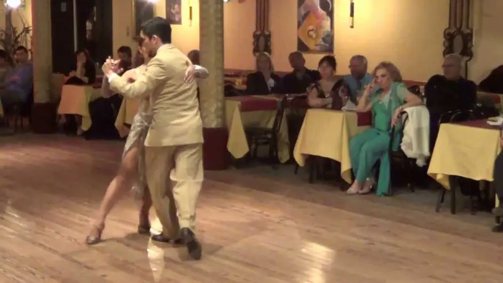 Video thumbnail for Gladys Colombo y Martin Cardozo Tango "Oigo Tu Voz"  En: Club Gricel (Martes 24-09-13) 4/6