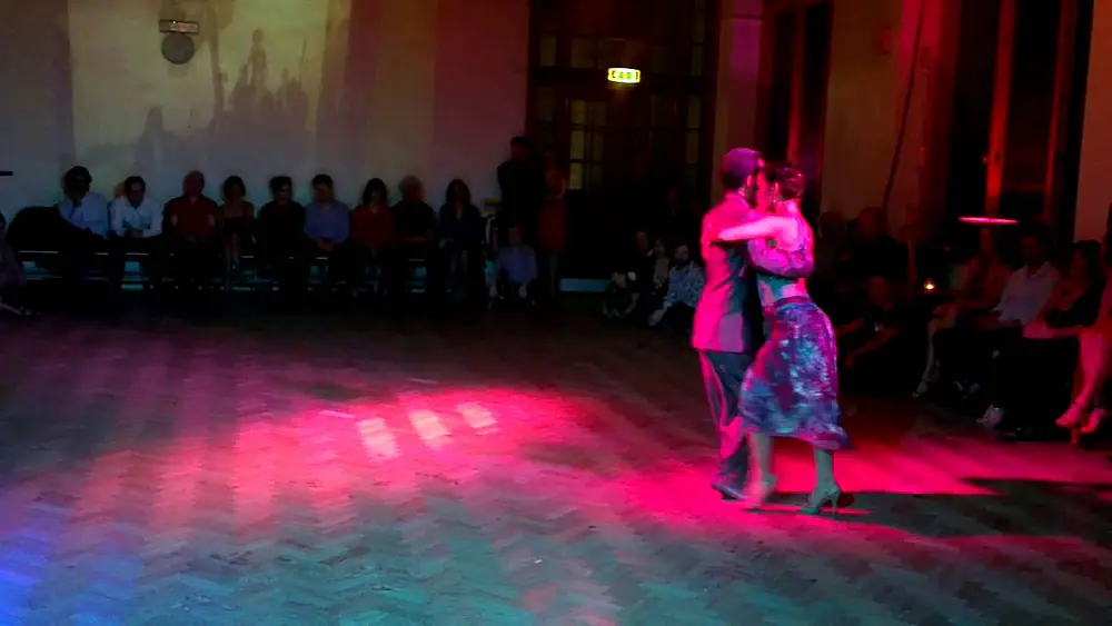 Video thumbnail for Martin Ojeda & Laisa Souza @ Negracha, London, March 2014. 4/4