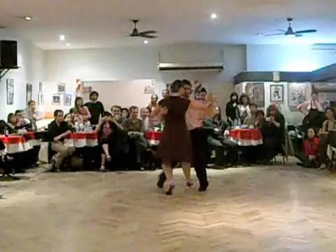Video thumbnail for Fernando Sánchez y Ariadna Naveira bailando un tango en La Marshall