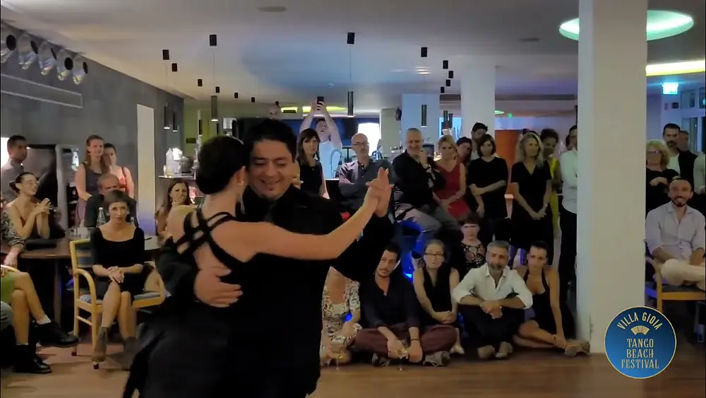 Video thumbnail for CARLITOS ESPINOZA & AGUSTINA PIAGGIO @ VILLA GIOIA Tango Beach Festival (2/5)