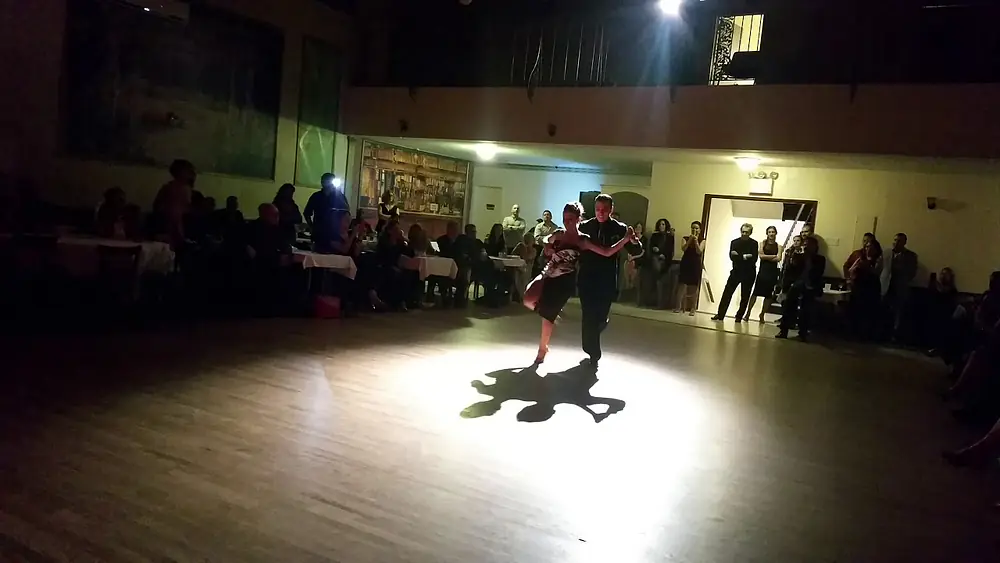 Video thumbnail for Argentine tango al reves: Laila Rezk & Leandro Oliver @ Astoria Tango Club