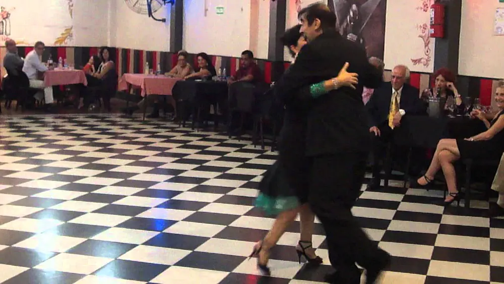 Video thumbnail for Sin Rumbo, Bailan Ernesto Balmaceda y Stella Baez 4/4