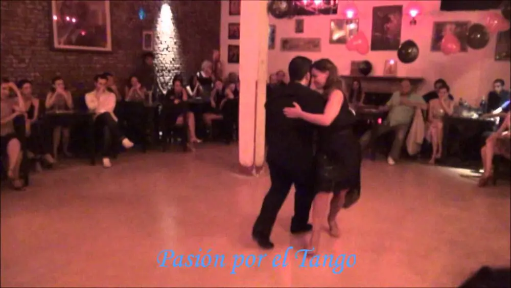 Video thumbnail for SILVINA VALZ y FERNANDO GALERA Bailando la Milonga YO SOY DE SAN TELMO en LA JUNTADA MILONGUERA