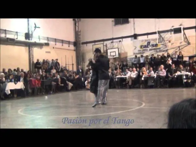 Video thumbnail for NOELIA BARSI y JAVIER RODRIGUEZ Bailando el Tango EMANCIPACIÓN en la Milonga MALENA en el SUNDERLAND