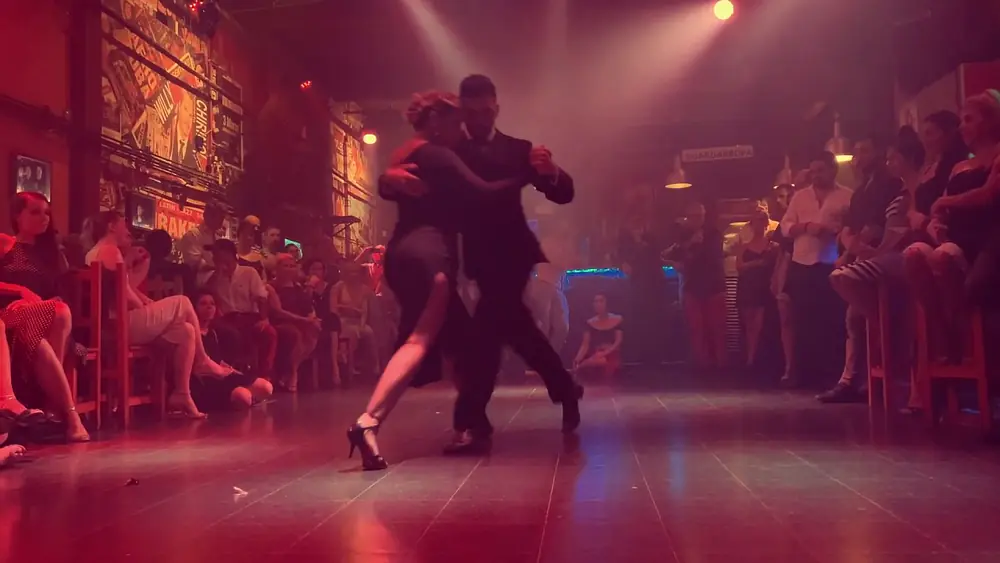 Video thumbnail for Noelia Hurtado y Fernando Carrasco - Juan D'Arienzo-Ríe Payaso @ Milonga A La Parrilla