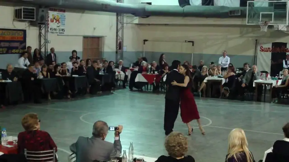 Video thumbnail for Alejandro Berón y Verónica Vazquez en el SUNDERLAND CLUB - 1/4 - Remolino
