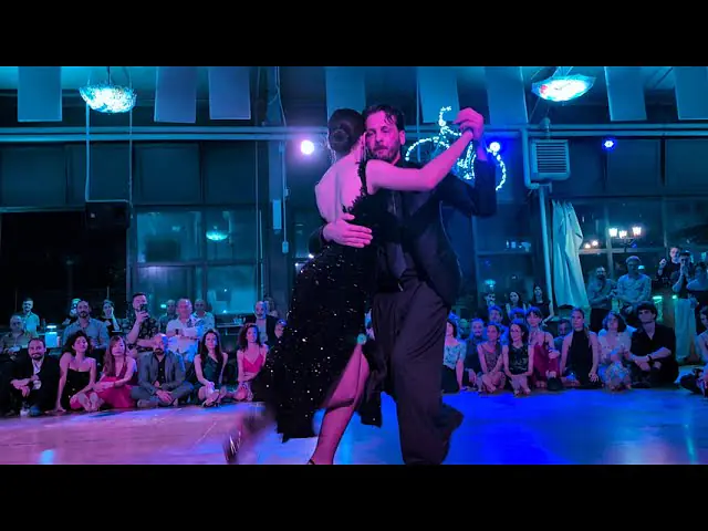 Video thumbnail for Demetrio Scafaria y Nana Urigaeva - " La Bicoca " -  Orquesta Juan D'Arienzo