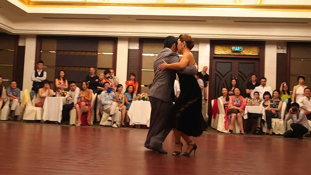 Video thumbnail for Jonatan Aguero y Vivian Yeh 2/2 @ 2013 Shanghai tango festival