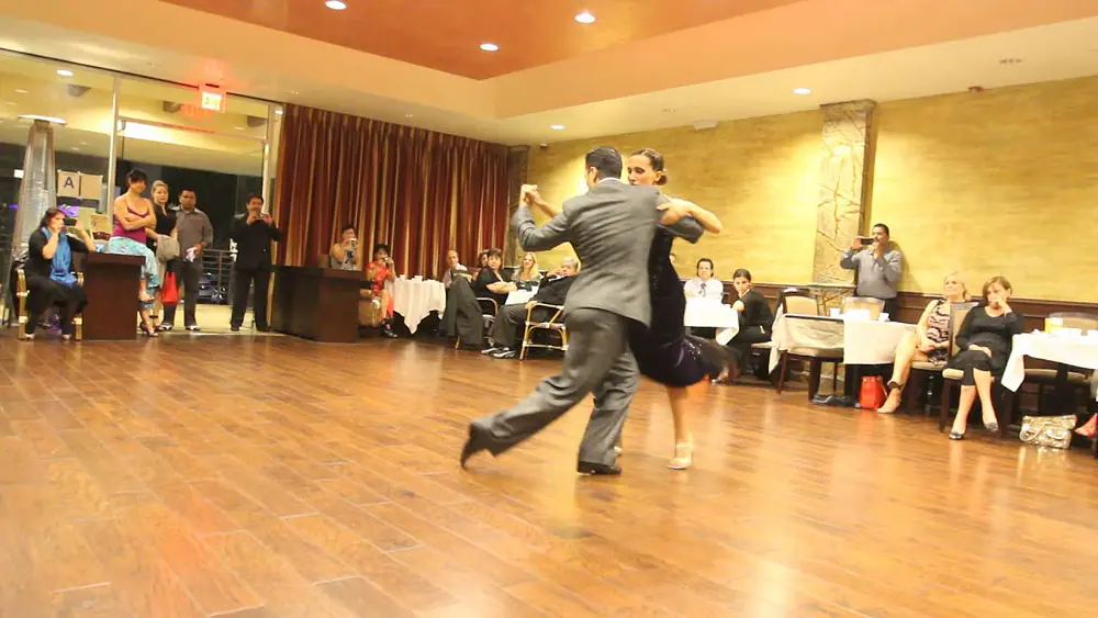 Video thumbnail for Laila & Leandro Oliver -Milonga Los Amigos  04.13.